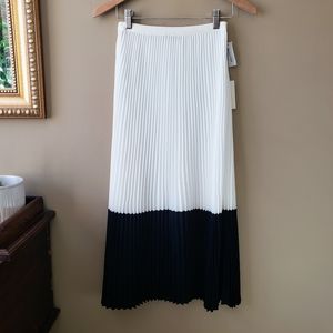 Aritzia Babaton Jude Pleated Skirt Color Block Black White Twirl